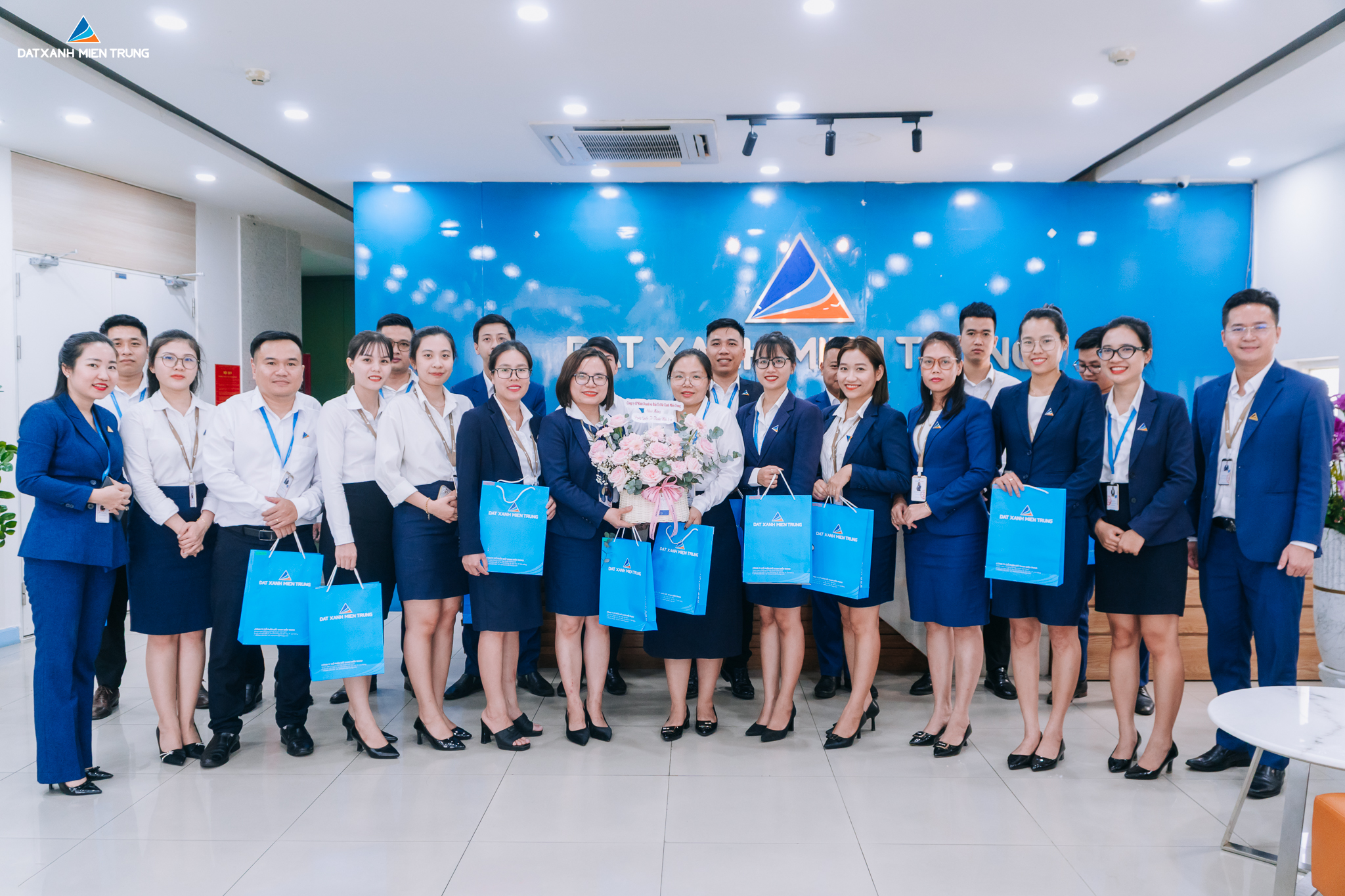 ĐXMT tổ chức tặng quà Quốc tế Thiếu Nhi cho CBNV ĐXMT